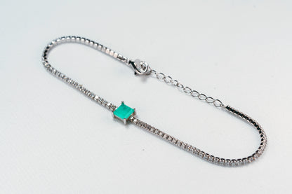 Side view Green Essence bracelet highlighting handcrafted 925 silver chain and elegant design